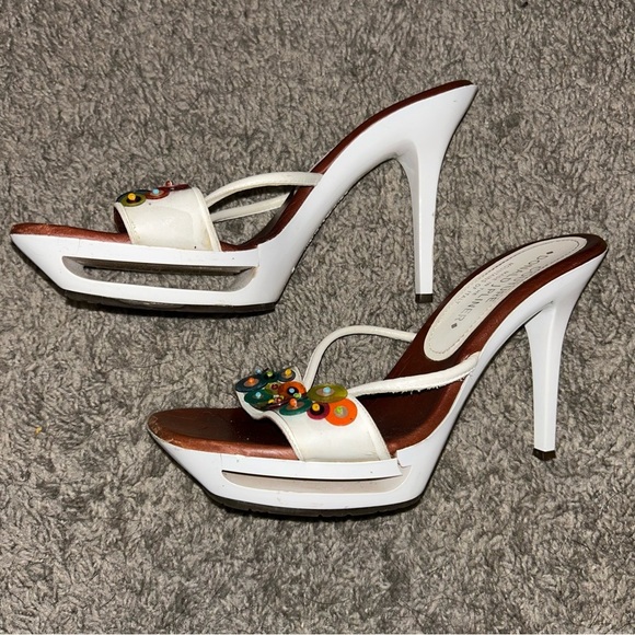 Donald J. Pliner Women's White Sandal Heels with Multicolor Accents - Picture 3 of 9